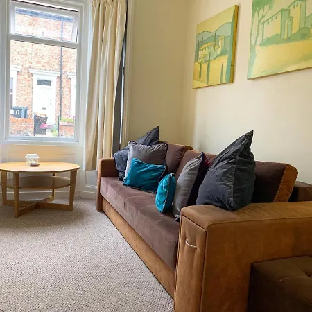 Park Crescent - Quaint Victorian Home With Free Parking