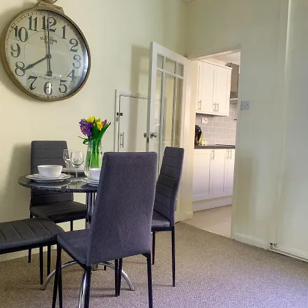 Park Crescent - Quaint Victorian Home With Free Parking Tatil Evi