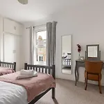 Park Crescent - Quaint Victorian With Free Parking *