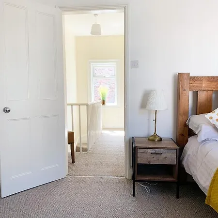 Hébergement de vacances Park Crescent - Quaint Victorian Home With Free Parking