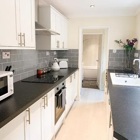 Park Crescent - Quaint Victorian Home With Free Parking Hébergement de vacances *