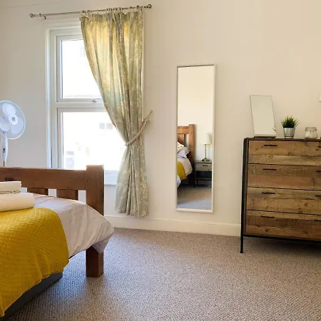 Park Crescent - Quaint Victorian With Free Parking York