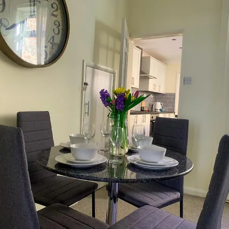 Park Crescent - Quaint Victorian With Free Parking York