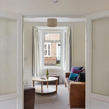 Park Crescent - Quaint Victorian Home With Free Parking Casa de Férias York