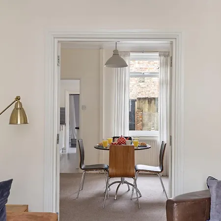 Park Crescent - Quaint Victorian Home With Free Parking York