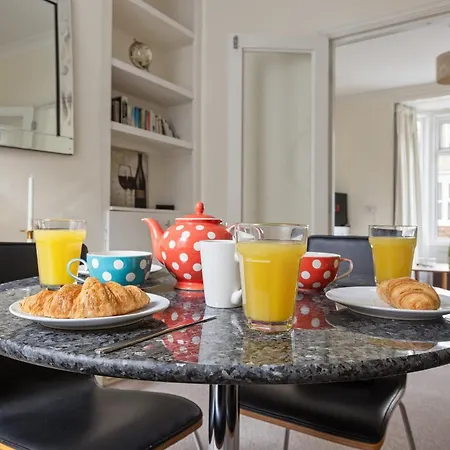 Park Crescent - Quaint Victorian Home With Free Parking Casa de Férias