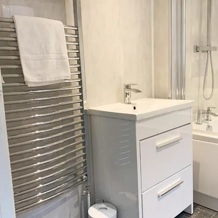 Park Crescent - Quaint Victorian Home With Free Parking York