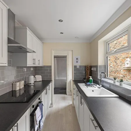 Park Crescent - Quaint Victorian With Free Parking * York