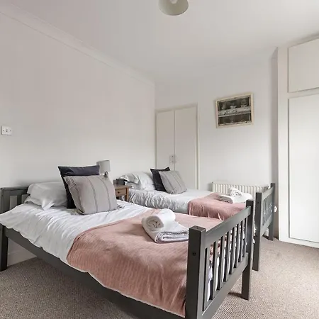 Park Crescent - Quaint Victorian Home With Free Parking York