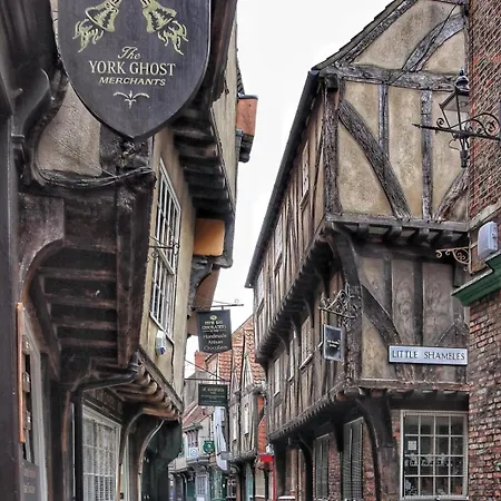 Park Crescent - Quaint Victorian Home With Free Parking * York