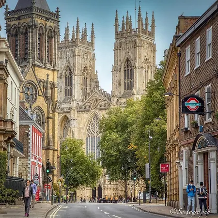 Park Crescent - Quaint Victorian With Free Parking