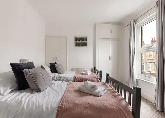 Park Crescent - Quaint Victorian With Free Parking * York