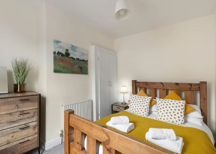 Park Crescent - Quaint Victorian With Free Parking