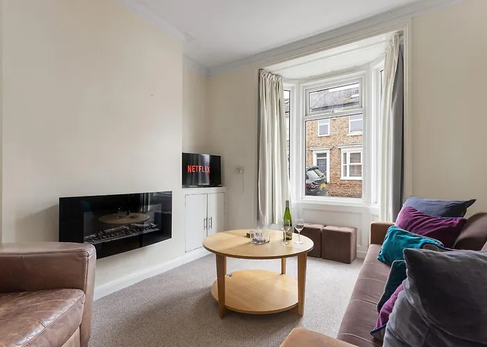 Holiday home Park Crescent - Quaint Victorian With Free Parking *