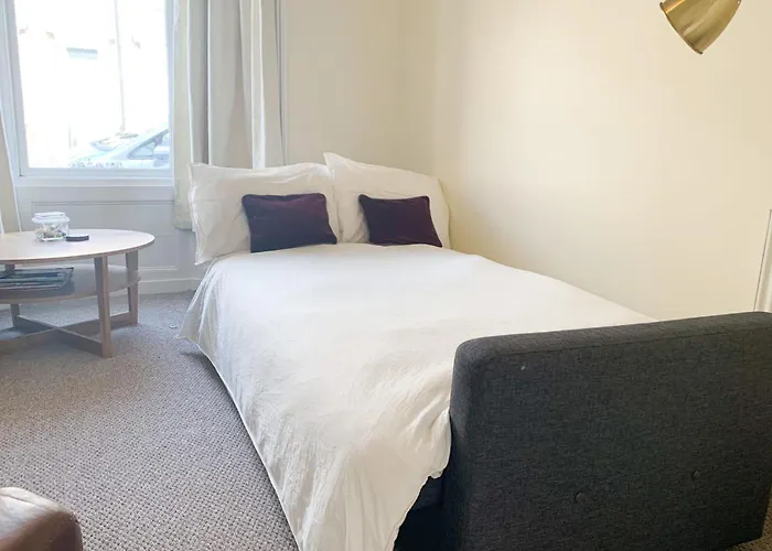 Park Crescent - Quaint Victorian With Free Parking *