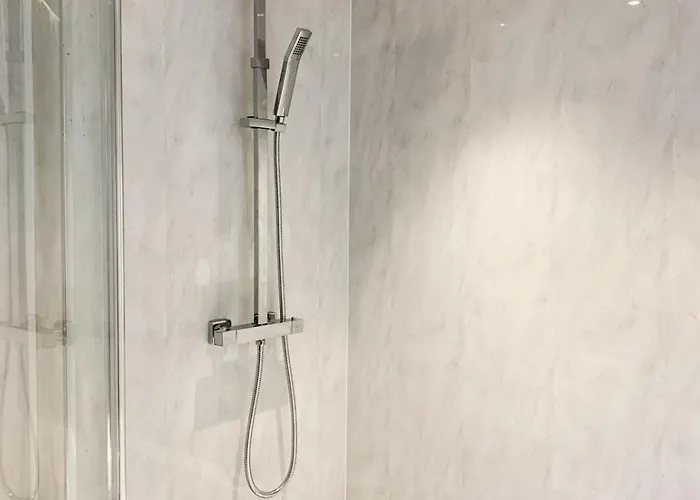 Park Crescent - Quaint Victorian With Free Parking York