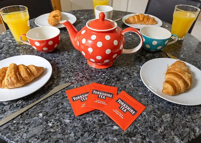 Park Crescent - Quaint Victorian With Free Parking Holiday home *