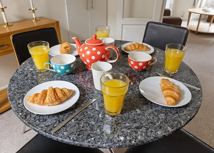 Park Crescent - Quaint Victorian With Free Parking York