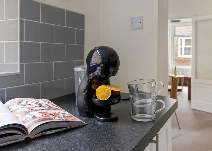 Park Crescent - Quaint Victorian With Free Parking