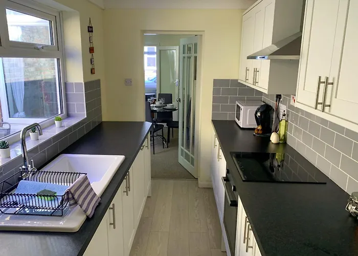 Park Crescent - Quaint Victorian With Free Parking *