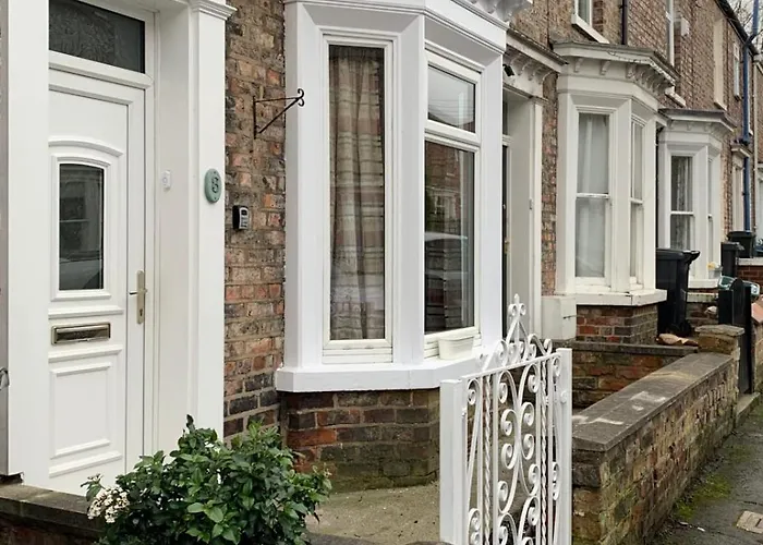 Park Crescent - Quaint Victorian With Free Parking Holiday home York
