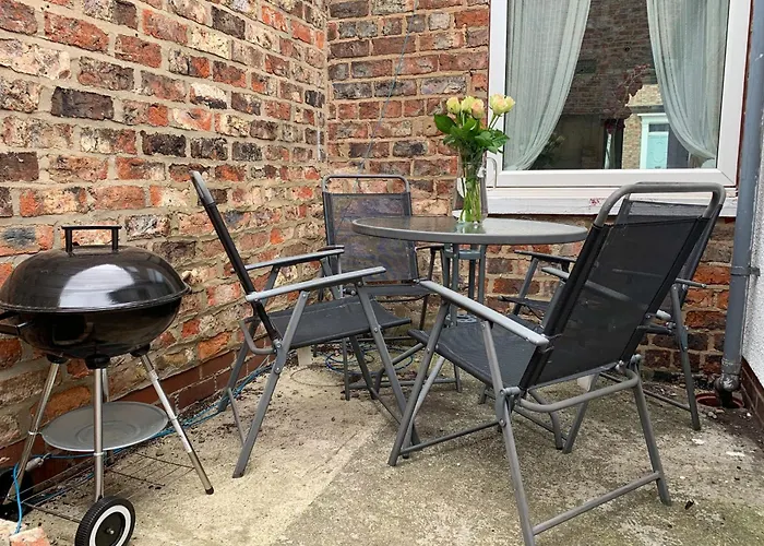 Park Crescent - Quaint Victorian With Free Parking