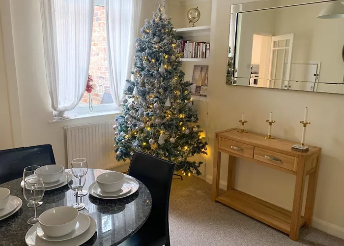 Park Crescent - Quaint Victorian With Free Parking