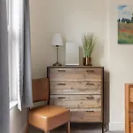 Holiday home Park Crescent - Quaint Victorian With Free Parking *