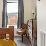 Park Crescent - Quaint Victorian With Free Parking