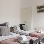 Park Crescent - Quaint Victorian With Free Parking