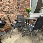 Park Crescent - Quaint Victorian With Free Parking