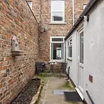 Park Crescent - Quaint Victorian With Free Parking *