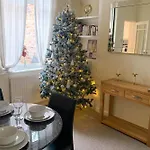 Park Crescent - Quaint Victorian With Free Parking