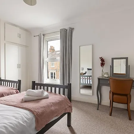 Park Crescent - Quaint Victorian With Free Parking *