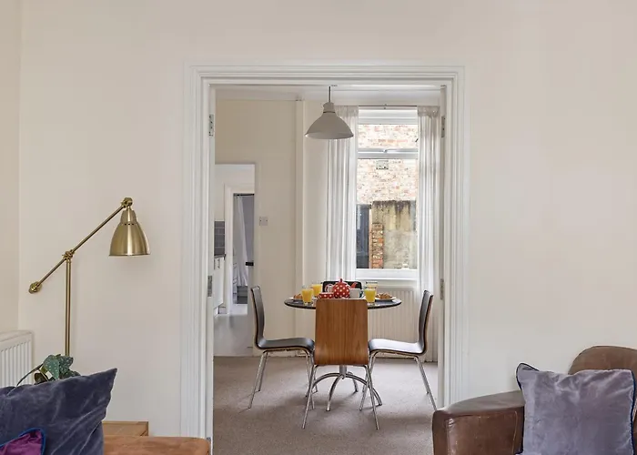 Park Crescent - Quaint Victorian With Free Parking 요크